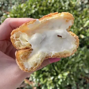 Vanilla cream puff (IG: hangryforwhat)