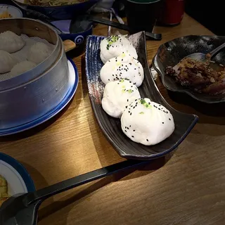 8 pan fried bao(pork)