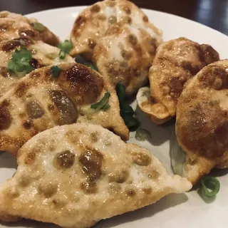 P2. Pork Potstickers 8pcs)