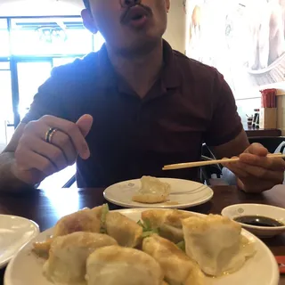 P3. Beef Potstickers (8pcs)