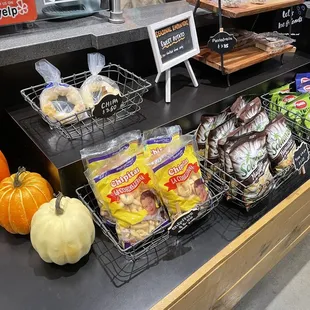 Checkout area (+snacks)