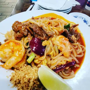 Pad Thai combination with Shrimp and Beef