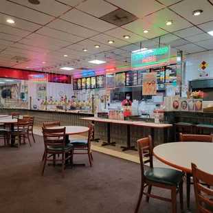 the inside of a fast food restaurant