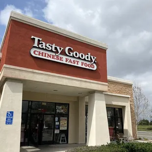 the front of a chinese fast food restaurant