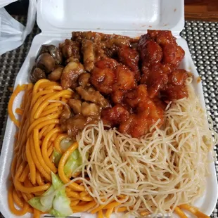 Chow meinsssssss, rice noodlesssssss, orange chicken, mushroom chicken
