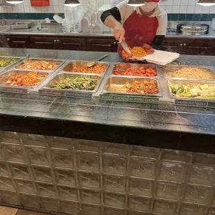 Packs the food to the brim!