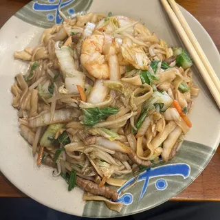 K. Pan Fried Beef & Shrimp Noodle