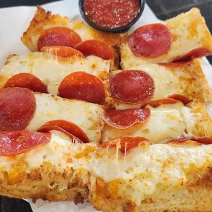 Garlic cheesey bread with pepperoni