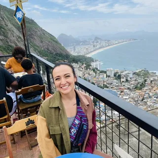 Fernanda B.