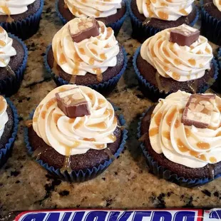 Snickers bar cupcakes
