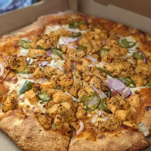 Spicy butter chicken pizza