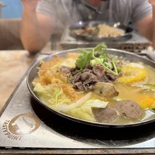 Golden Spicy Soup Beef Hot Pot