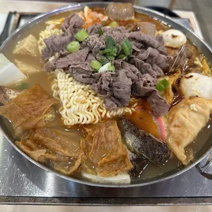 Taiwan pot with medium heat instead of default full spice (3 pepper).