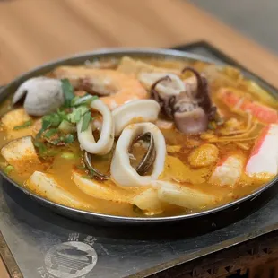 Tom Yum w/ Shrimp Hot Pot