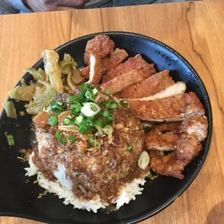 RE03. Deep-Fried Pork Chop with Braised Pork Rice