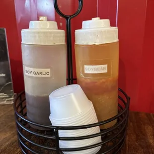 Full and clean table condiments