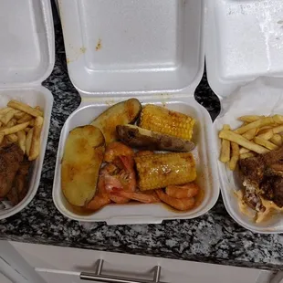 food, chicken wings and fried chicken