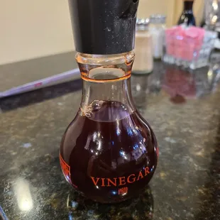 Red vinegar is the best when eating seafood fish maw soup.