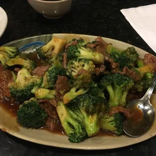 8. Beef with Broccoli Entree