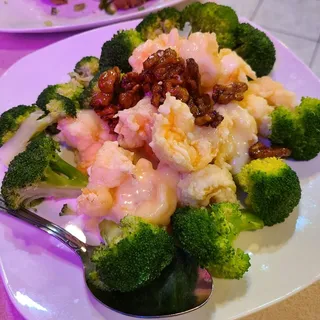 Jumbo Shrimp with Walnuts