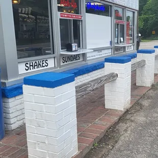 This seems to be a popular place to lean while waiting for food.