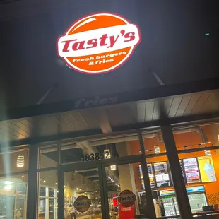 Delicious! Taste is still in my mouth and I'm so sad they closed. Definitely will be back!