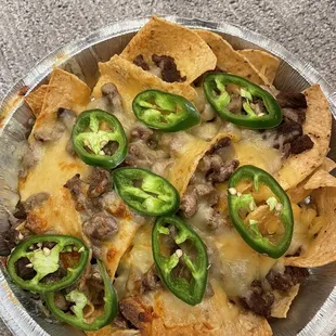 Nachos with only cheese, meat and jalapeños