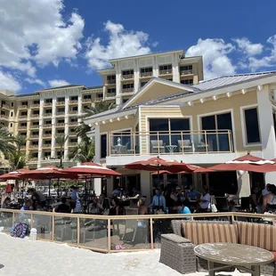 the outside of the restaurant