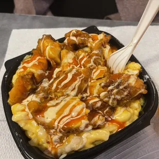 Hot Honey Chicken Mac and cheese   She also had the lemonade of the day.