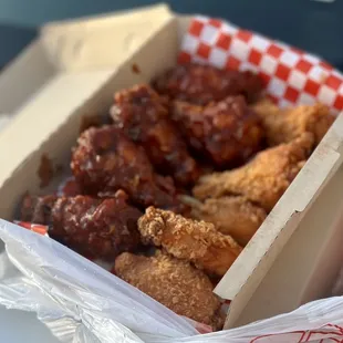 a box of chicken wings