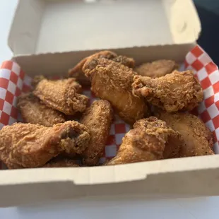 chicken wings and fried chicken, bbq wings, chicken wings, bbq chicken, poultry, fried chicken, chicken, fried chicken wings, food