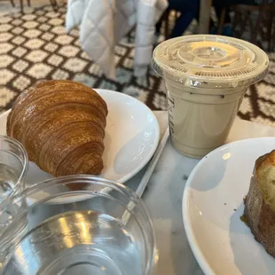 Croissant  Iced latte