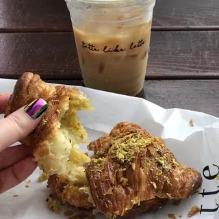 Pistachio Croissant