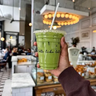 Iced Matcha Latte with Oatmilk
