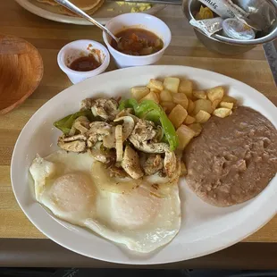 My Huevos a la Mexicana con huevos, Chicken Fajitas beans potato&apos;s and green pepper.