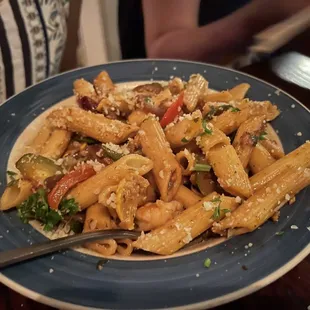 a plate of pasta and vegetables