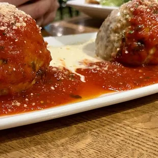 Red sauce side-chicken meatball