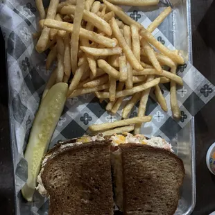 Tuna sandwich