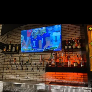 Husky game at the bar. Go Dawgs!