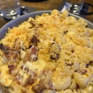 Mac n cheese with chicken and bacon