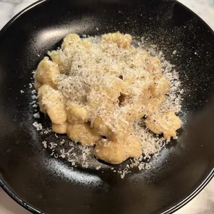 Cacio e pepe gnocchi