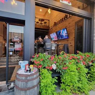 Tavern On 6th