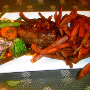 Filet mignon w/ sweet potato fries