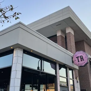 the outside of the restaurant