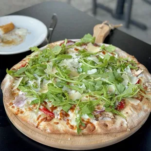 Vegetariana Pizza (added arugula)