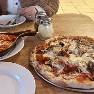 Authentic Neapolitan za and lasagna.