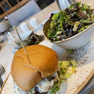 Prime Burger w Side Salad