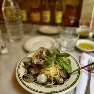 Seafood pasta, 5/10, no flavor but the clams were good