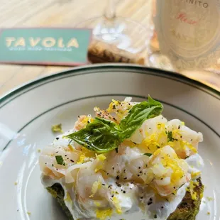 Crostino ai Gamberi,  Burrata e Pistacchio