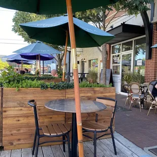 Sidewalk/patio seating